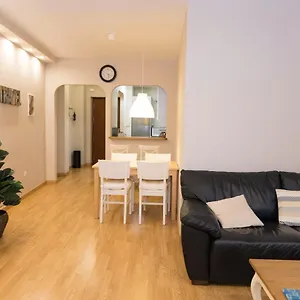 Confort En El Centro De La Ciudad Con Patio Privado Parking Opcional Apartamento Málaga